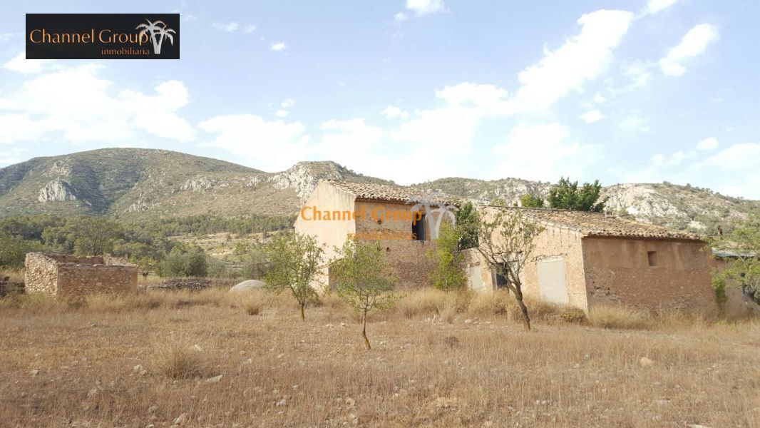 House or chalet for sale in Algueña