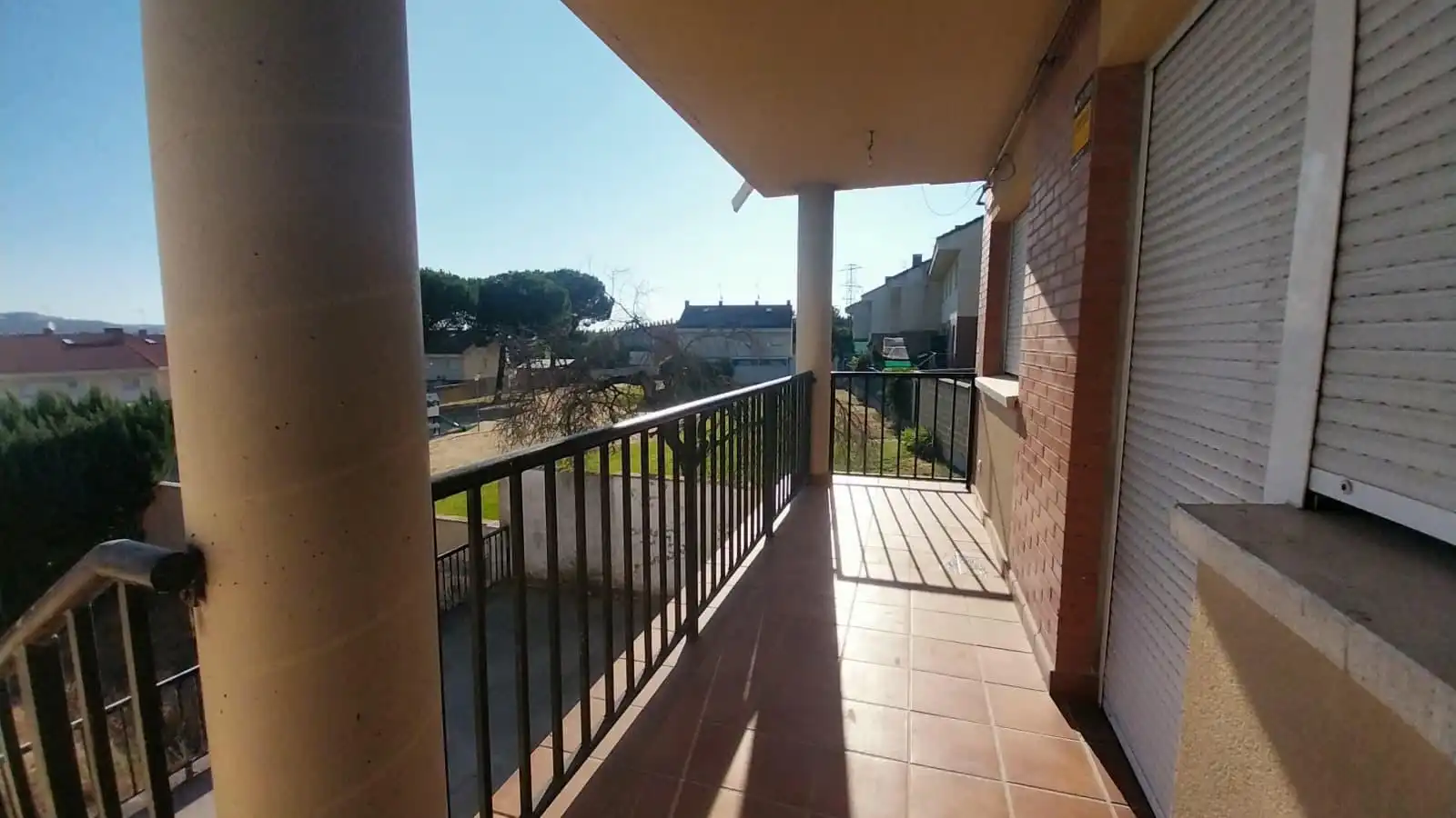 Vista exterior de Casa adosada en venda en Tudela de Duero amb Calefacció i Terrassa