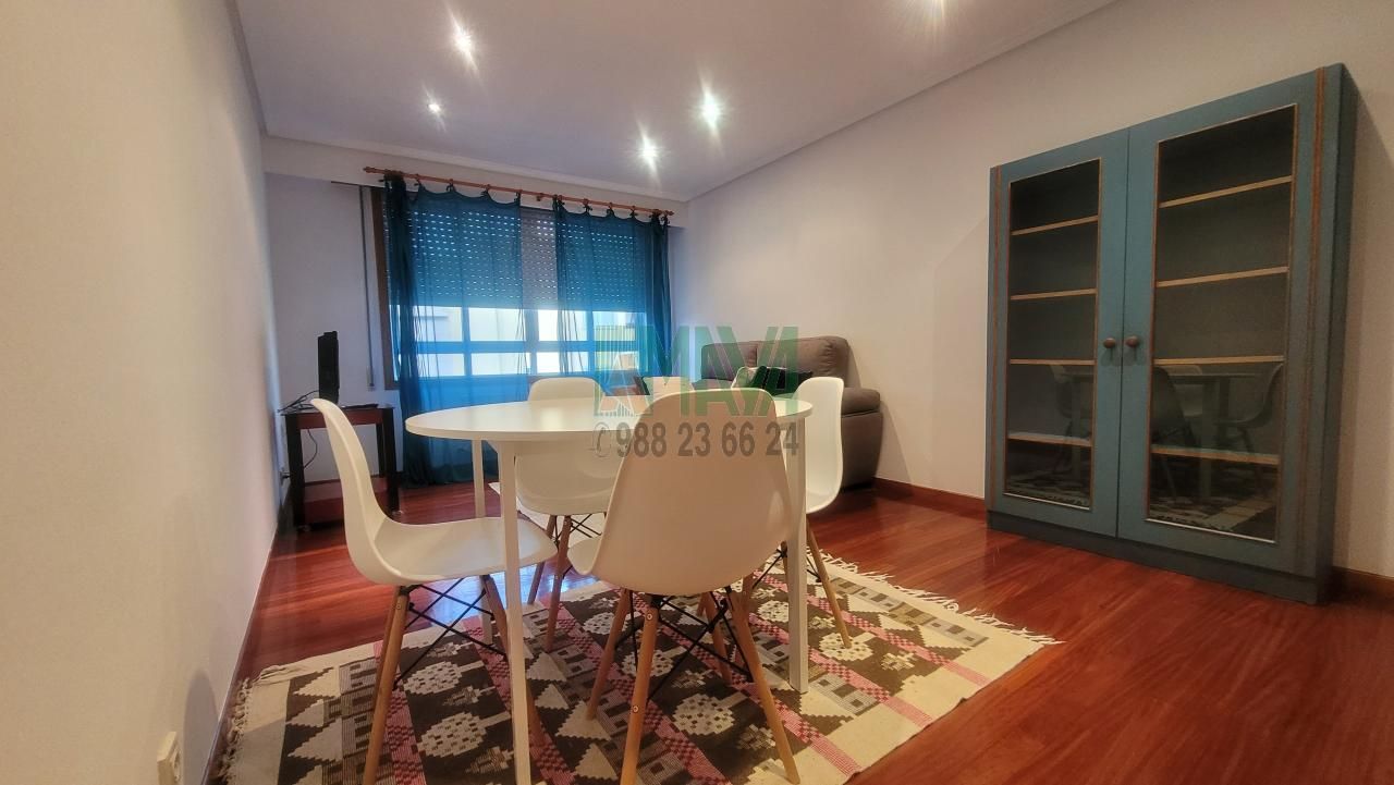Sala d'estar de Pis de lloguer en Ourense Capital  amb Calefacció i Moblat
