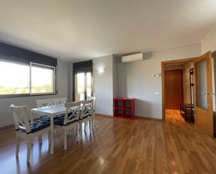 Dormitori de Apartament per a compartir en Cornellà de Llobregat amb Aire condicionat i Terrassa