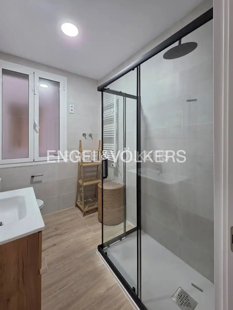 Baño de Piso de alquiler en Madrid con Calefacción, Parquet y Amueblado