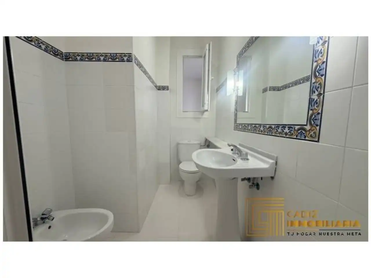 Bathroom of Flat for rent in El Puerto de Santa María  with Air Conditioner and Balcony