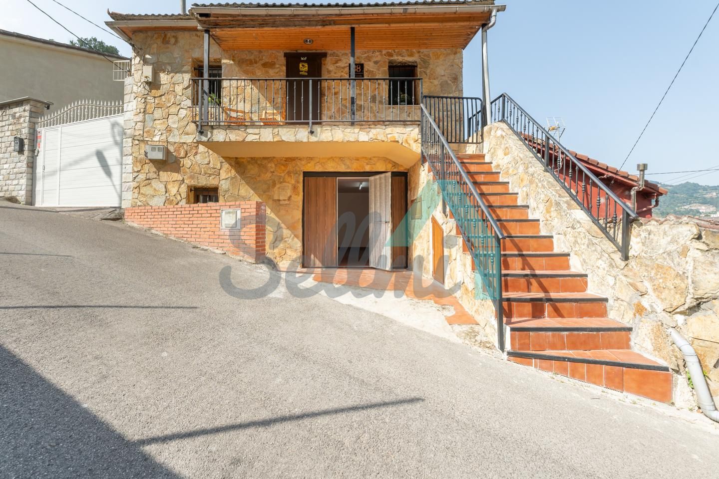 Vista exterior de Casa o xalet en venda en Mieres (Asturias) amb Calefacció, Terrassa i Traster