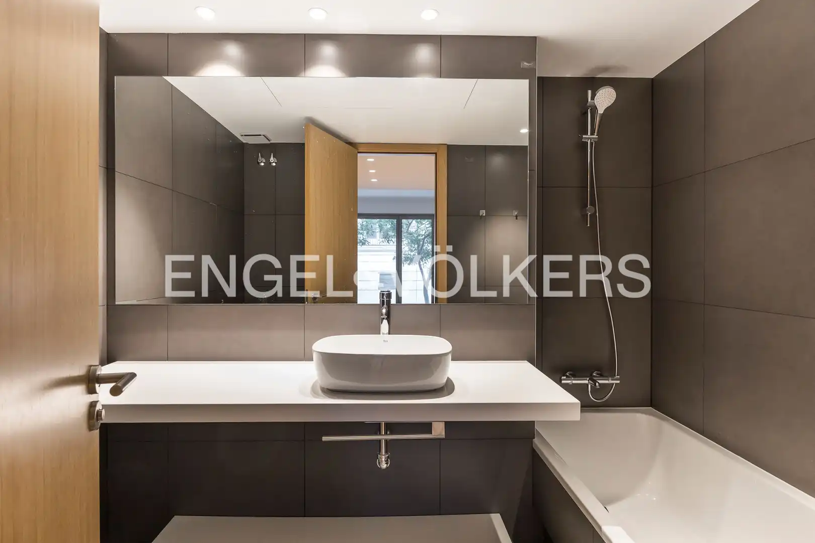 Bathroom of Flat for rent in Madrid  with Air Conditioner, Heating and Storage room