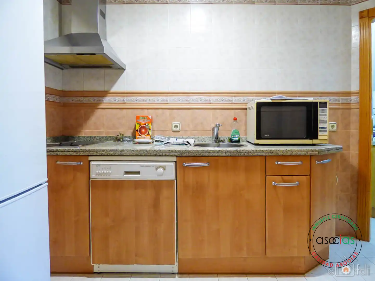 Cuina de Casa o xalet en venda en Oviedo  amb Calefacció, Jardí privat i Parquet