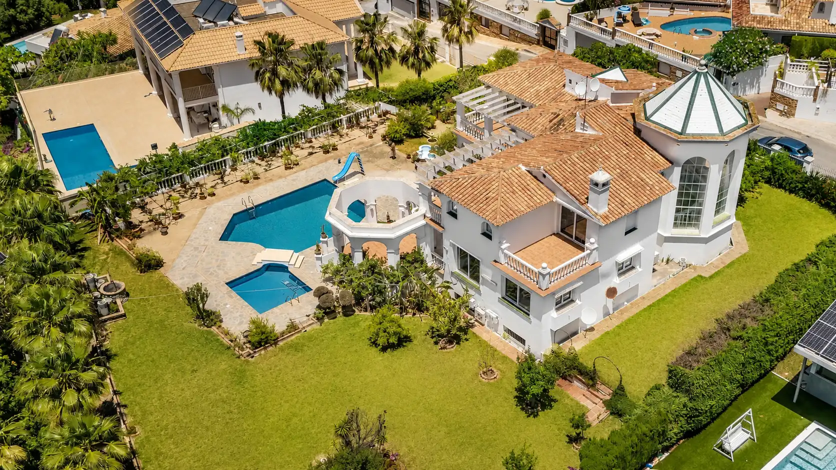 Casa amb piscina en venda a Calle de Finlandia