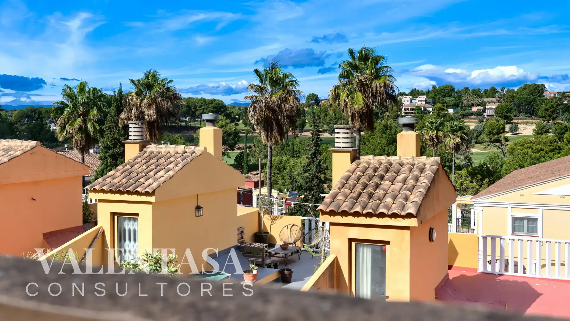 Exterior view of Detached homes for sale in Chiva  with Air Conditioner, Private garden and Terrace