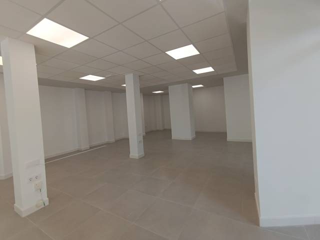 Local comercial en Alquiler en Parque Atlántico - Ronda este