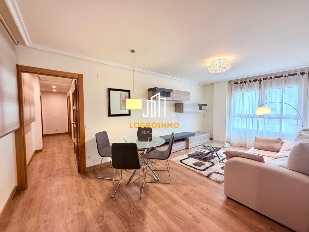 Living room of Flat to rent in  Logroño  with Heating, Parquet flooring and Storage room