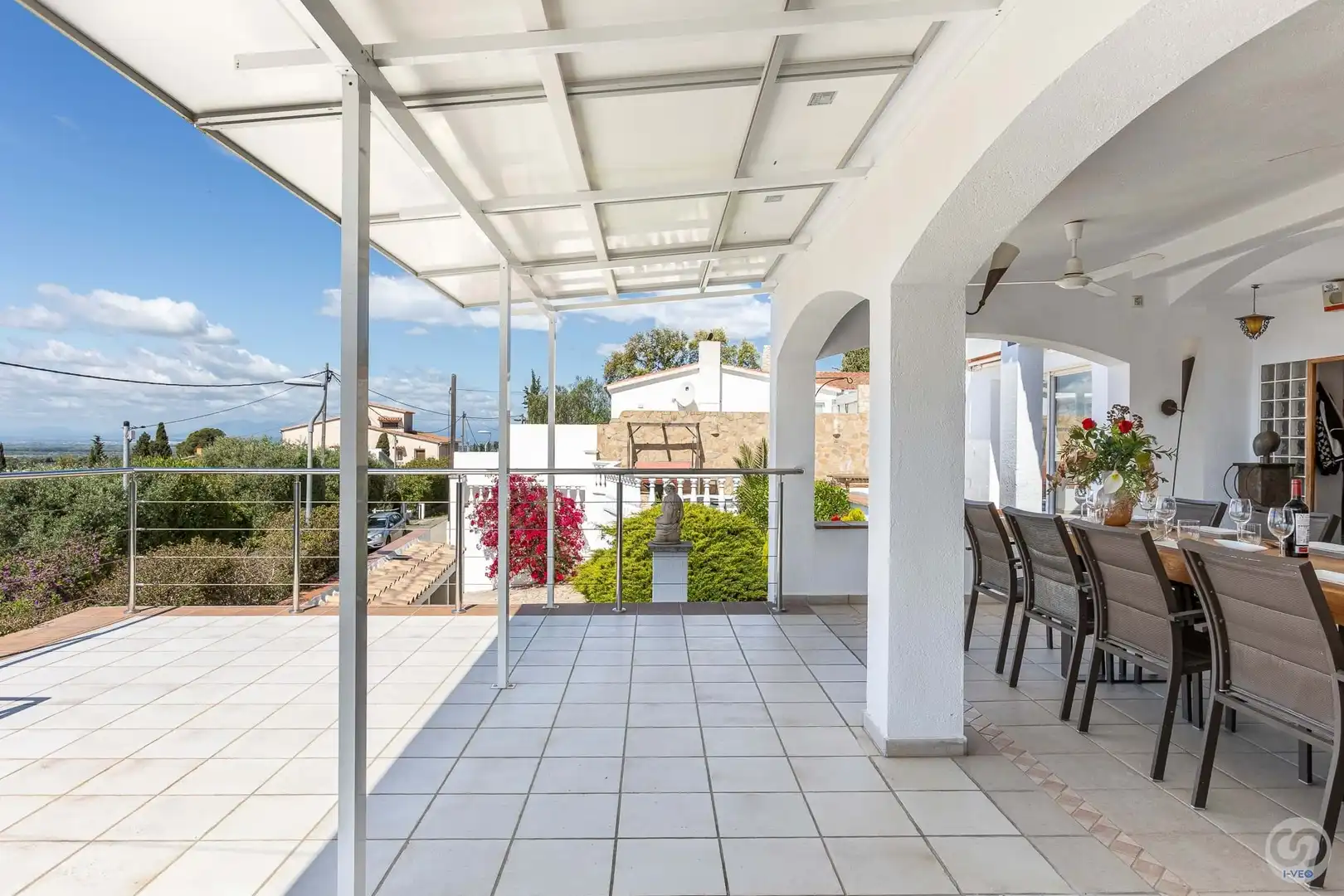 Terrasse von Einfamilien-Reihenhaus zum Verkauf in Roses mit Klimaanlage, Heizung und Schwimmbad