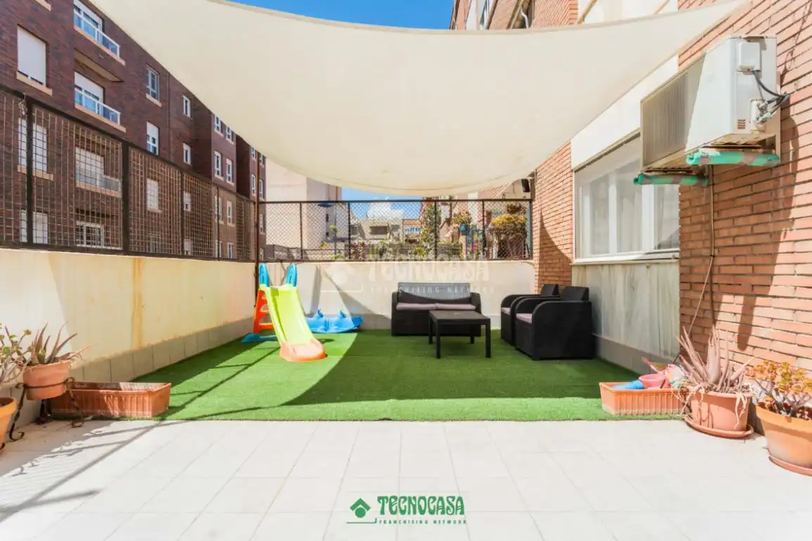 Terraza de Piso en venta en  Almería Capital con Calefacción y Terraza