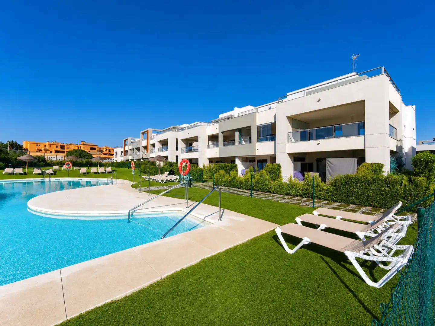 Piscina de Planta baja en venta en Casares con Aire acondicionado, Jardín privado y Terraza