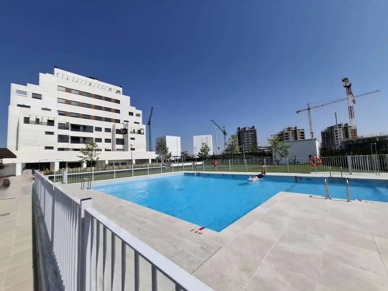 Swimming pool of Flat for rent in Madrid  with Air Conditioner, Heating and Terrace