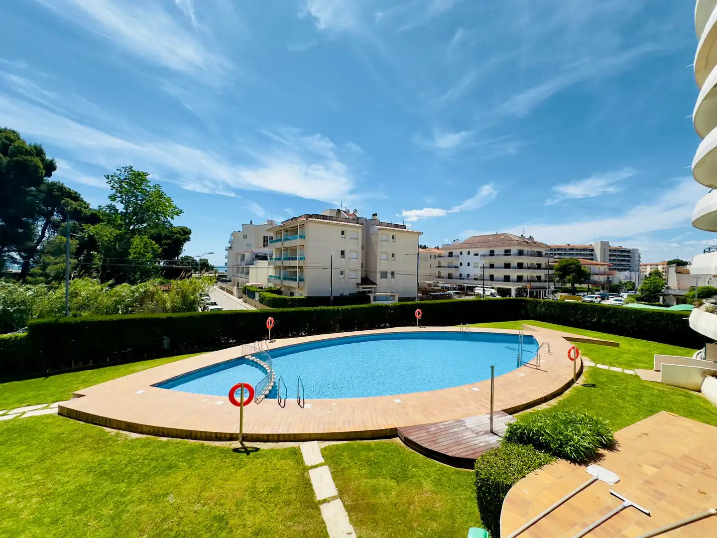 Piscina de Piso en venta en L'Estartit con Terraza, Amueblado y Lavadora