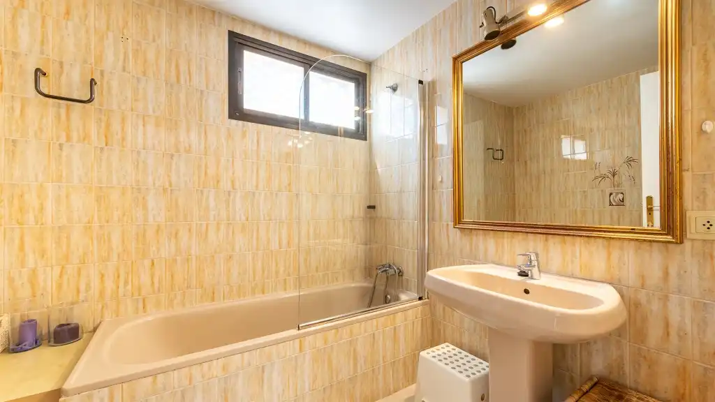 Baño de Apartamento en venta en Calvià con Aire acondicionado, Terraza y Trastero