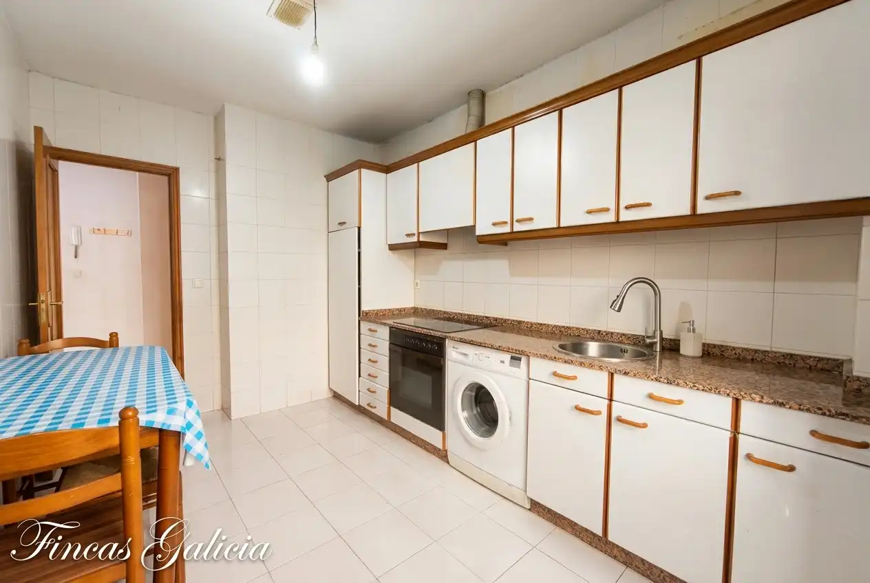 Flat with terrace for sale in Avenida de Portugal 15, imagen 6