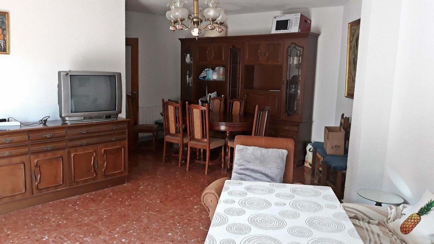 Menjador de Pis de lloguer en  Granada Capital amb Calefacció, Moblat i Balcó