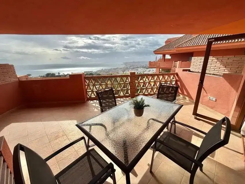 Terrasse von Maisonette zum Verkauf in Fuengirola mit Klimaanlage, Privatgarten und Terrasse