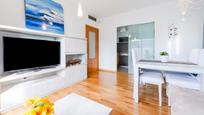 Sala d'estar de Pis en venda en Sant Boi de Llobregat amb Aire condicionat