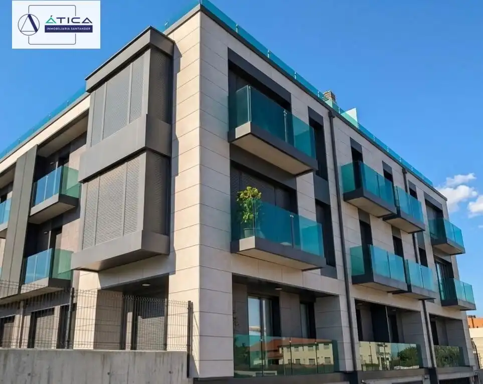 Außenansicht von Wohnung zum Verkauf in Santa Cruz de Bezana mit Terrasse und Abstellraum