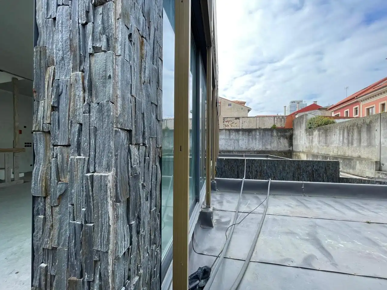 Terrassa de Casa o xalet en venda en A Coruña Capital  amb Calefacció, Jardí privat i Terrassa