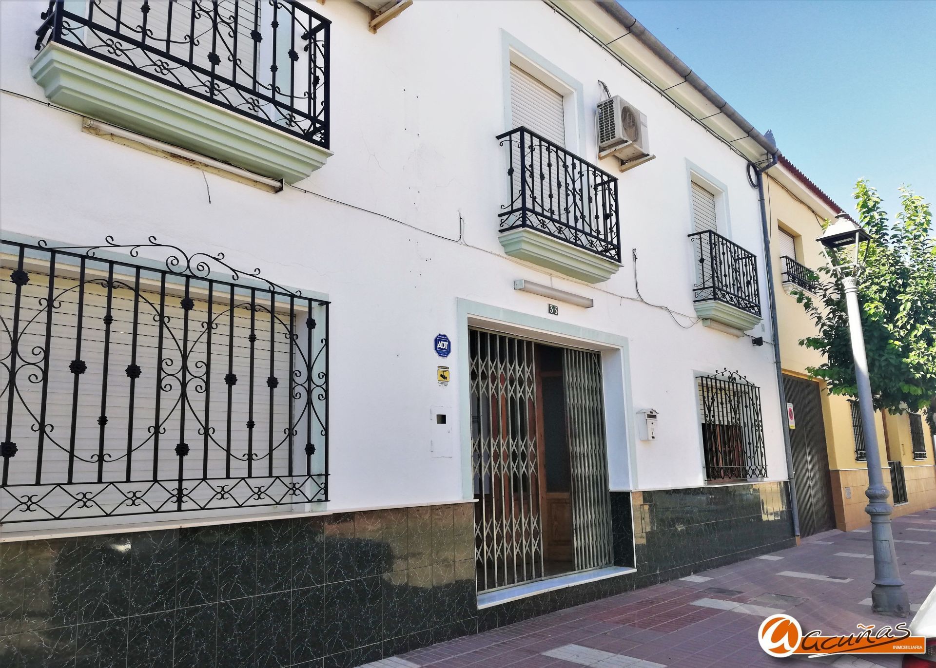 Exterior view of Building for sale in Humilladero