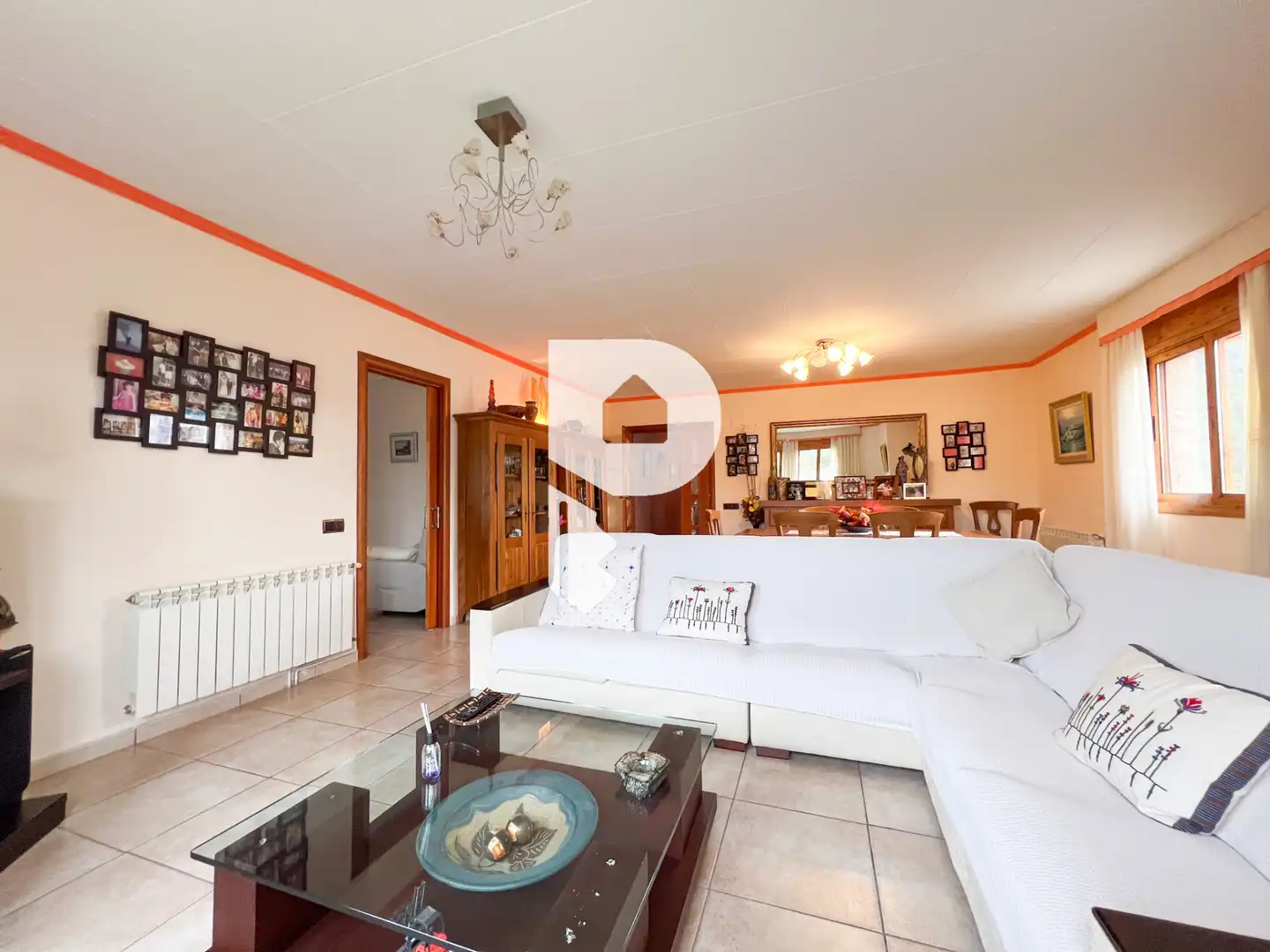 Sala d'estar de Casa o xalet en venda en Vallirana amb Aire condicionat, Calefacció i Jardí privat