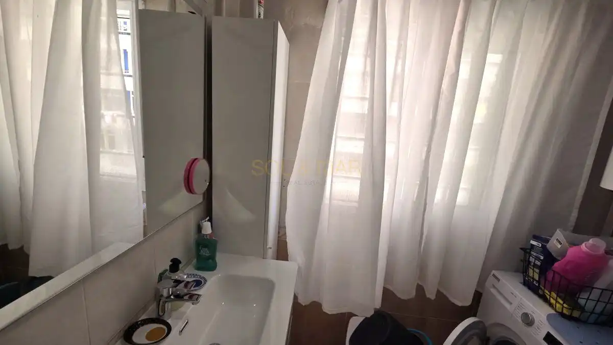 Bany de Apartament en venda en Torremolinos amb Aire condicionat, Calefacció i Moblat