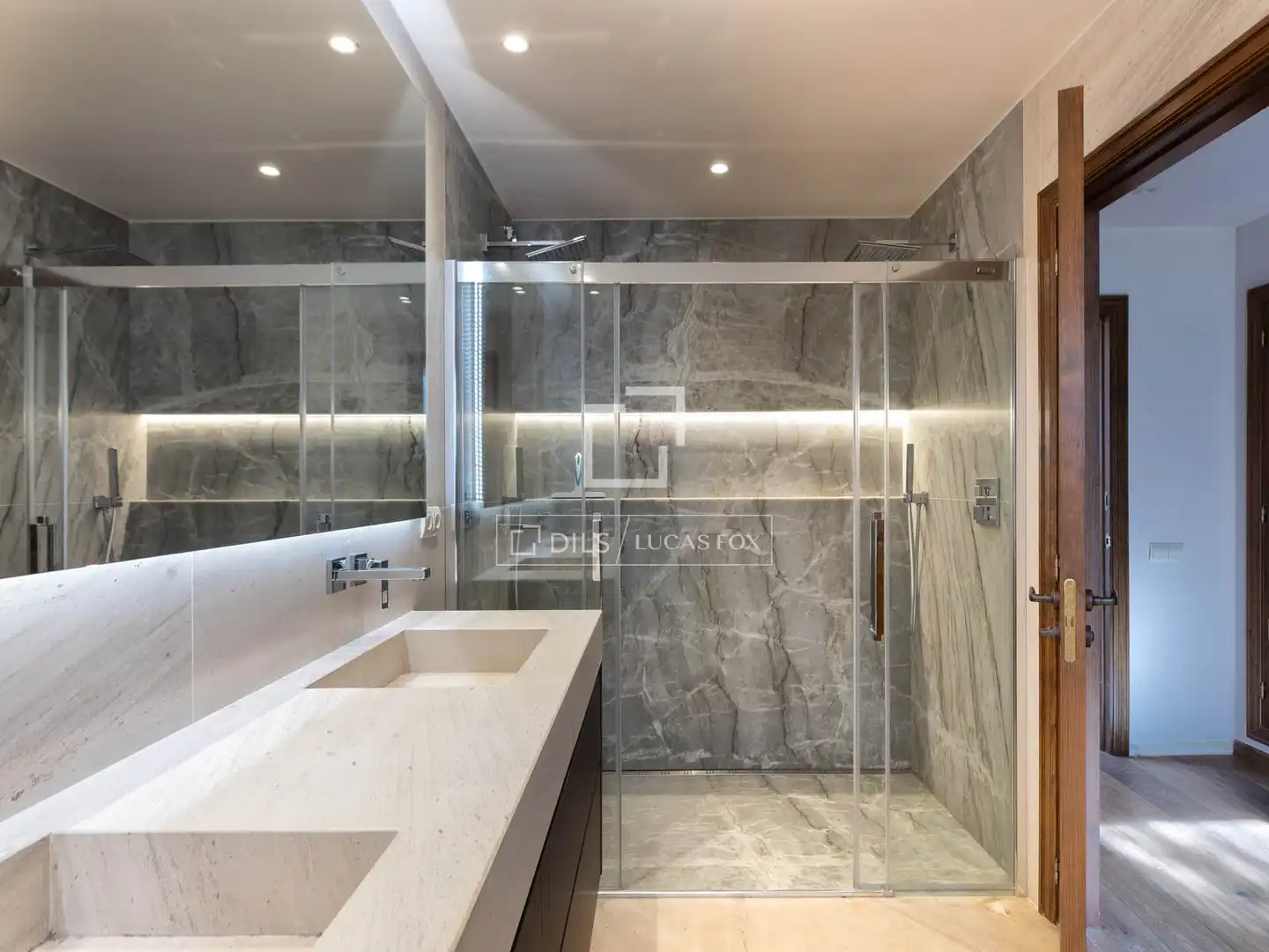Bathroom of Houses for sale in Begur  with Air Conditioner, Heating and Private garden