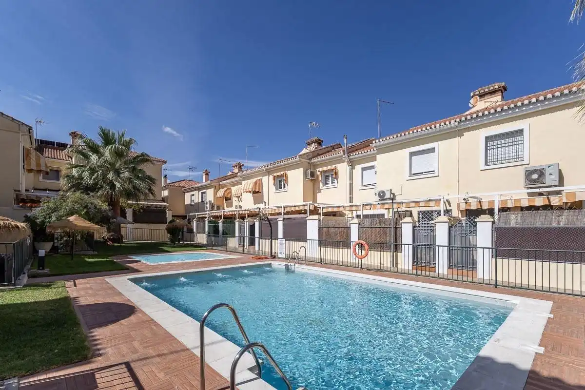 Casa con piscina in vendita a Polideportivo
