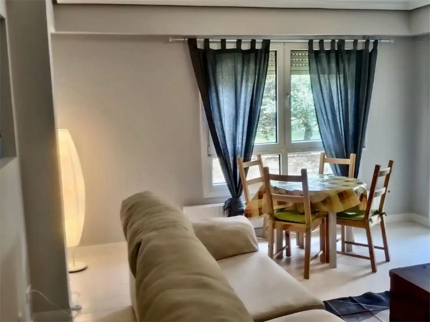 Wohnzimmer von Wohnung zur Miete in Zarautz mit Privatgarten, Parkett und Schwimmbad