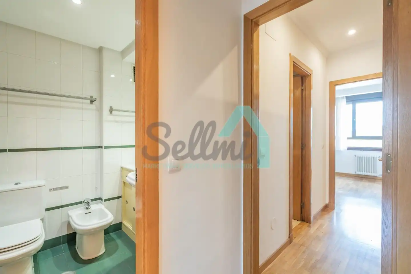 Piso de alquiler en Oviedo  con Calefacción, Parquet y Terraza