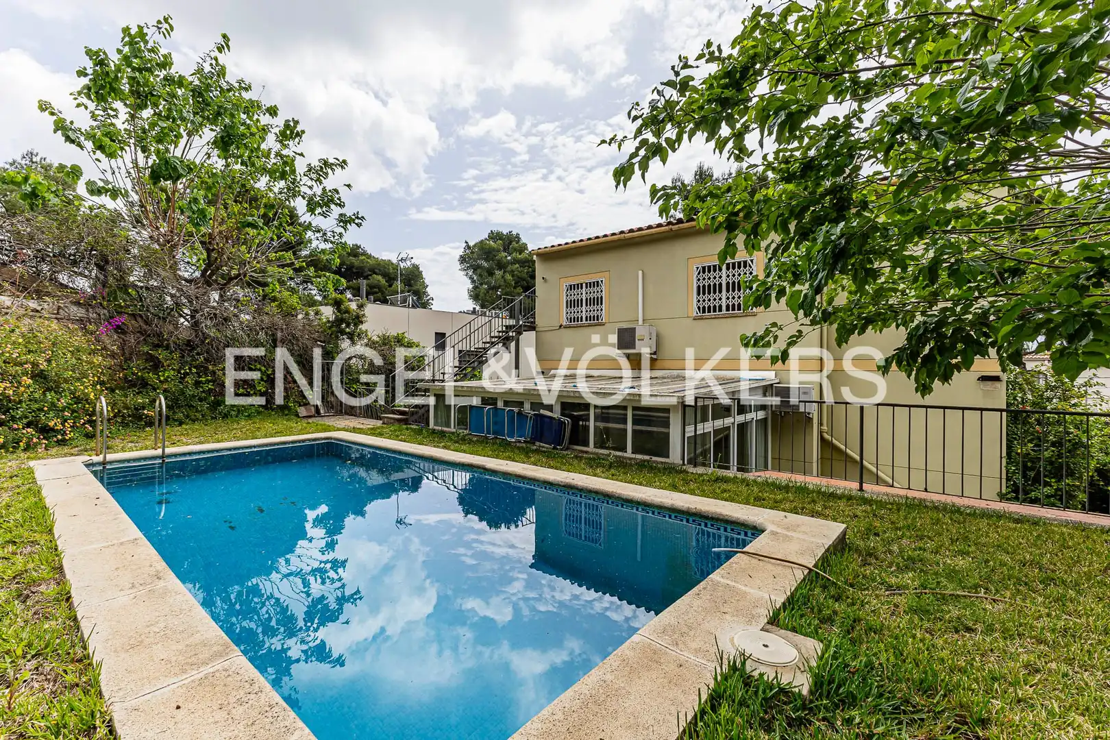 Piscina de Casa o xalet en venda en Castelldefels amb Aire condicionat, Calefacció i Jardí privat