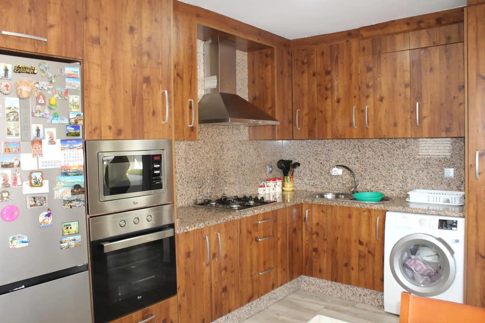 Cocina de Apartamento en venta en Roquetas de Mar con Jardín privado, Trastero y Amueblado