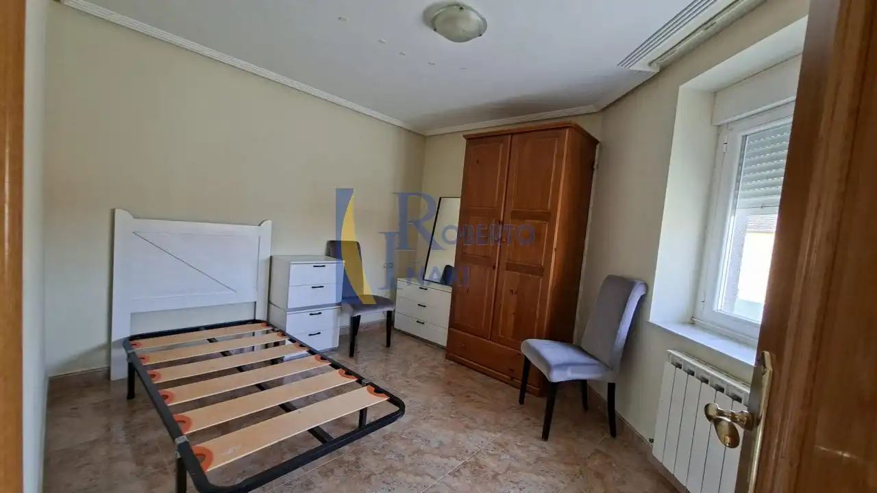 Casa o xalet en venda en Toral de los Guzmanes amb Calefacció i Jardí privat