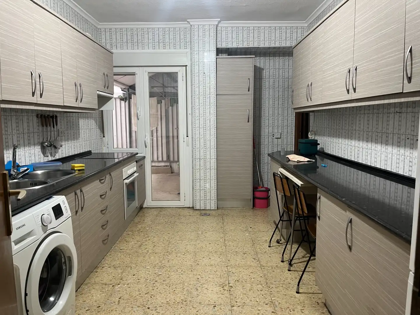 Kitchen of Flat for sale in Salamanca  with Heating, Parquet flooring and Furnished