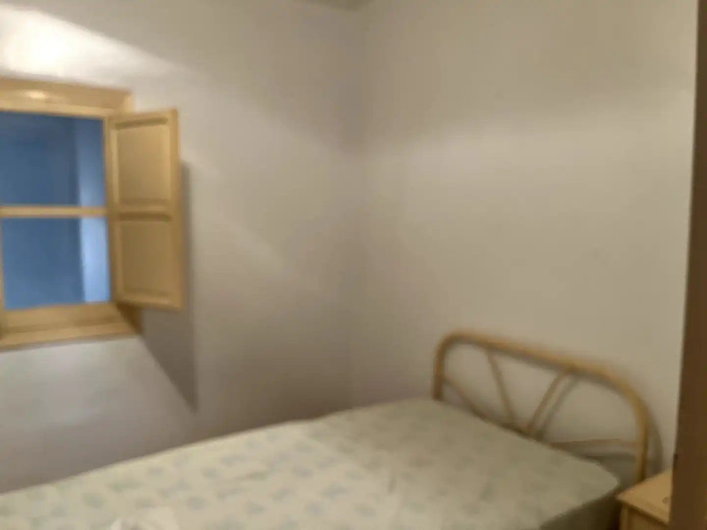 Dormitori de Casa o xalet en venda en Vélez de Benaudalla amb Jardí privat i Moblat