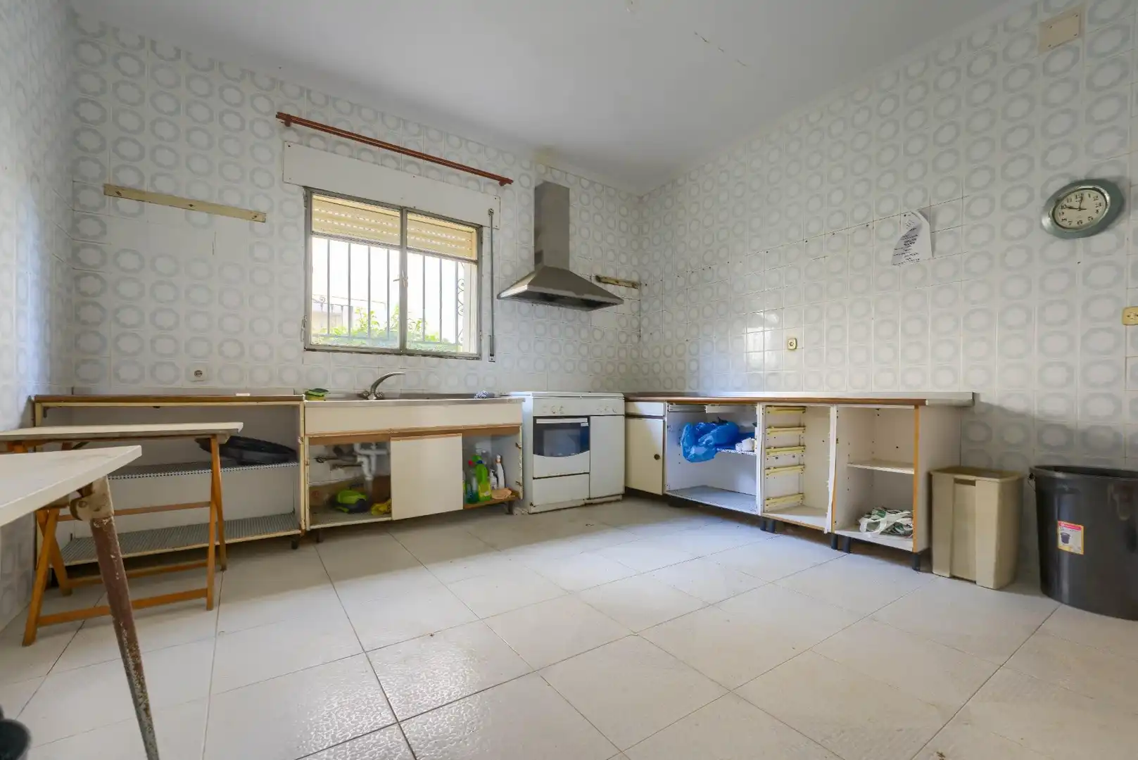 Kitchen of Houses for sale in Sanlúcar la Mayor  with Air Conditioner, Private garden and Terrace