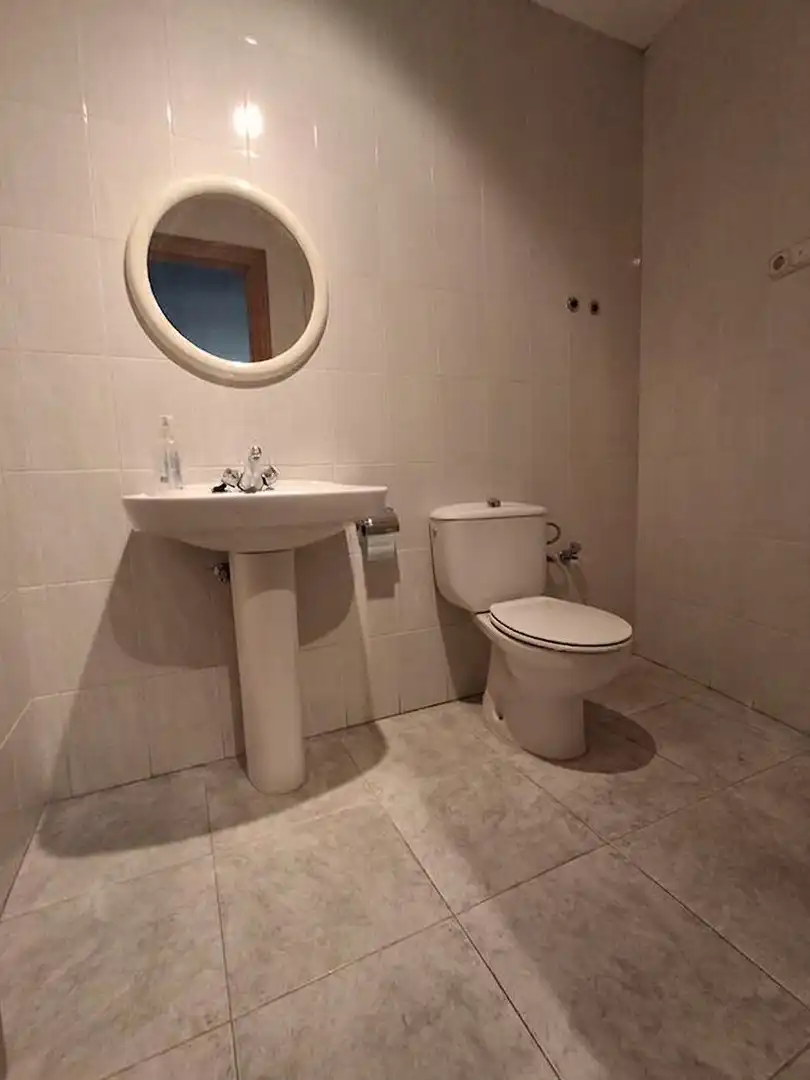 Badezimmer von Geschaftsraum zur Miete in La Roda mit Klimaanlage