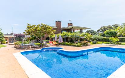 Piscina de Casa o xalet en venda en Brunete amb Aire condicionat, Calefacció i Jardí privat