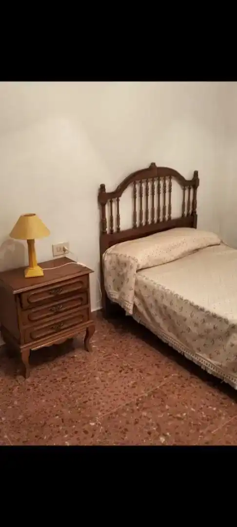 Schlafzimmer von Wohnung zur Miete in Estercuel mit Möbliert, Ofen und Waschmaschine
