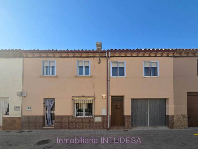 Casa-chalet en Venta en Sancho Abarca en Buñuel