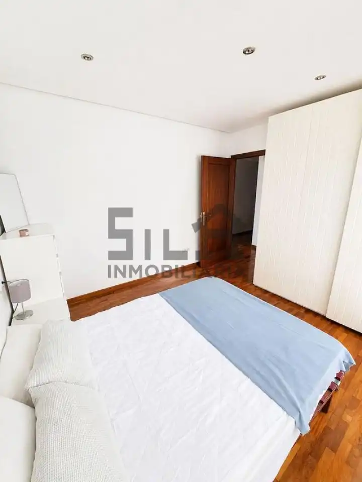 Bedroom of Flat for rent in Ourense Capital   with Air Conditioner, Heating and Parquet flooring