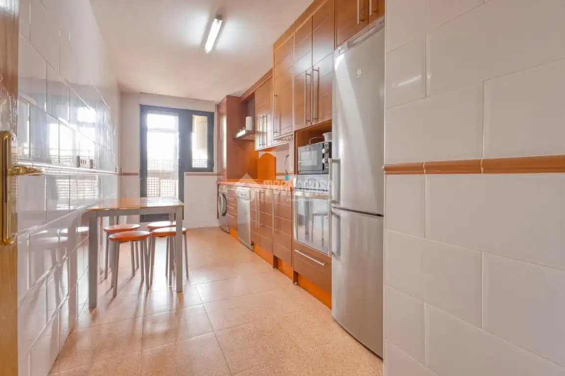 Cocina de Piso en venta en Arapiles con Calefacción, Trastero y Balcón