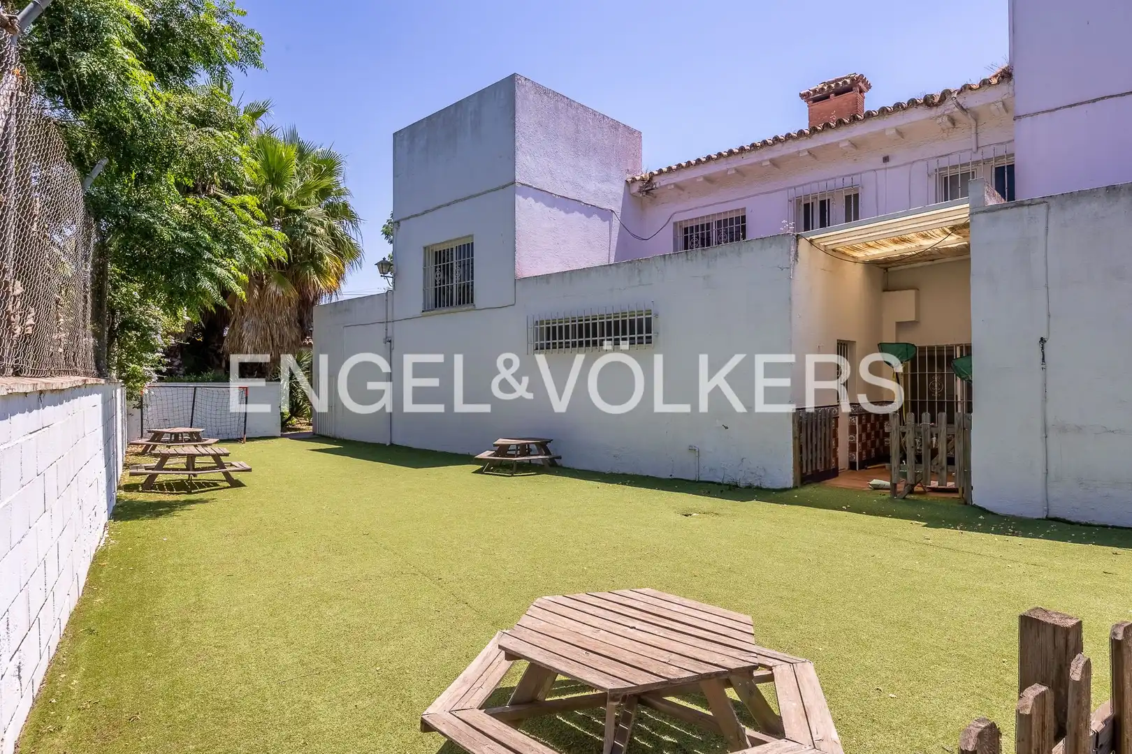 Vista exterior de Casa o chalet en venta en Sevilla con Calefacción y Jardín privado