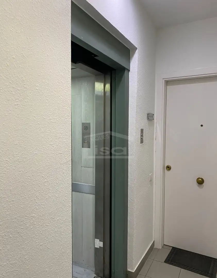 Commercial properties for sale in Barcelona  with Air Conditioner