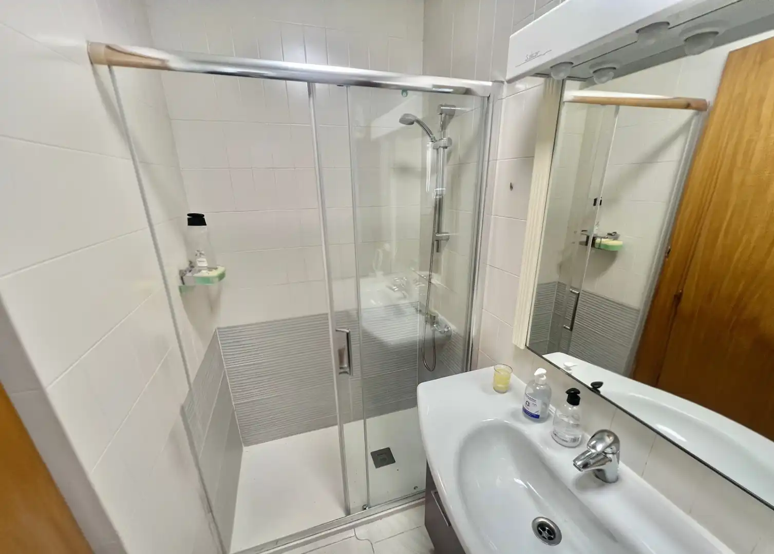 Baño de Casa adosada en venta en Madrid con Aire acondicionado, Calefacción y Jardín privado