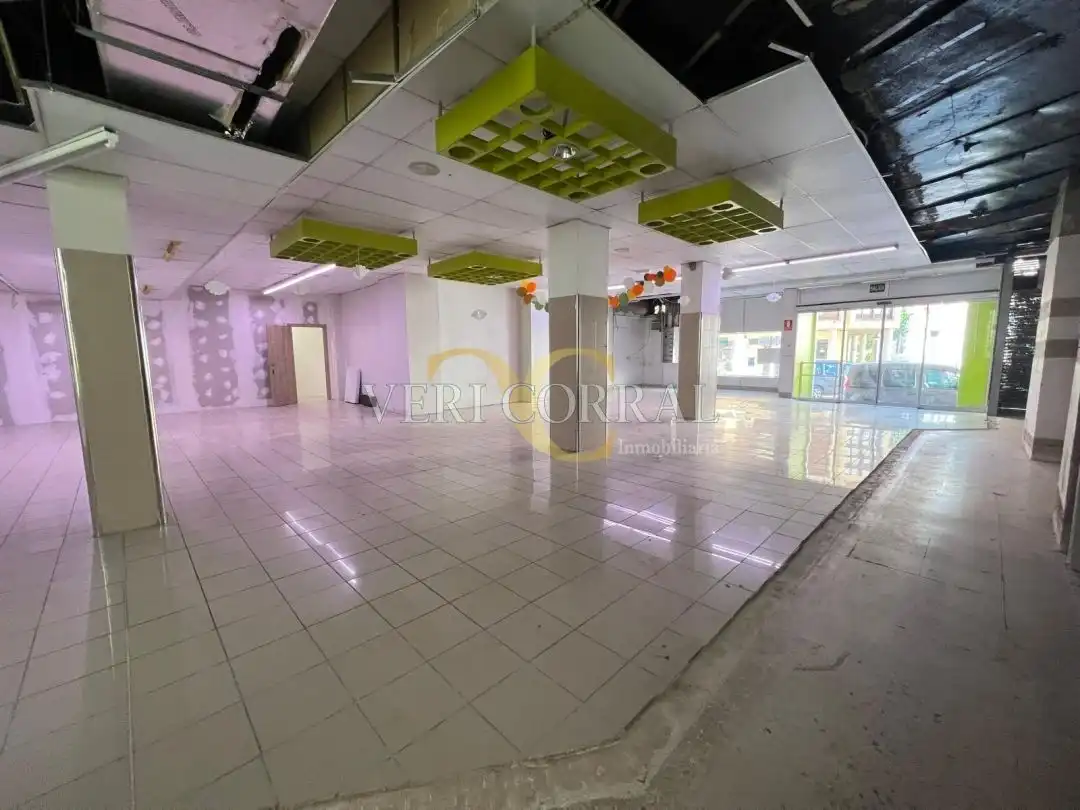 Business premises to rent in Calle Román Romano
