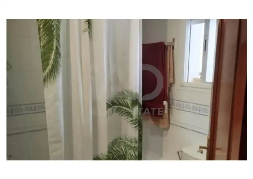 Baño de Casa adosada en venta en Lepe con Calefacción, Terraza y Piscina