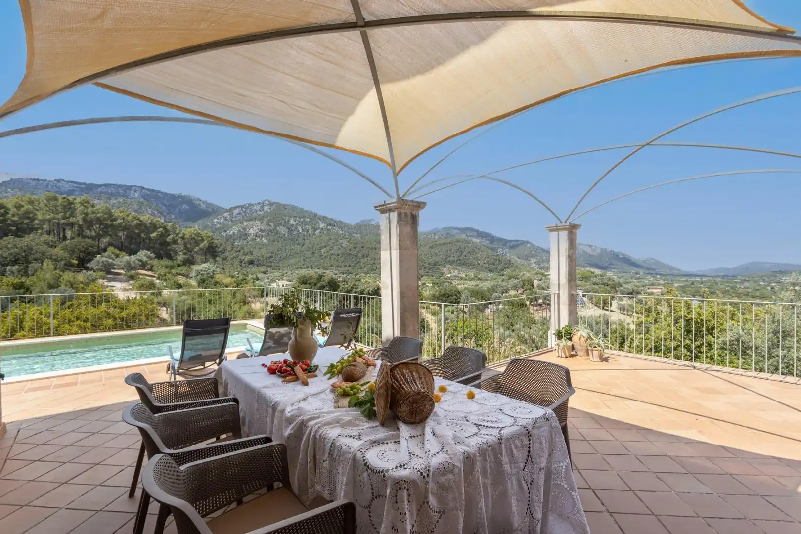 Terraza de Finca rústica de alquiler en Selva con Jardín privado
